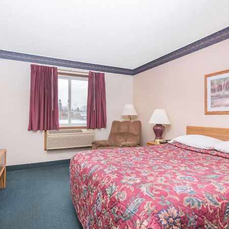 Super 8 By Wyndham Superior Wi Hotel Exterior photo