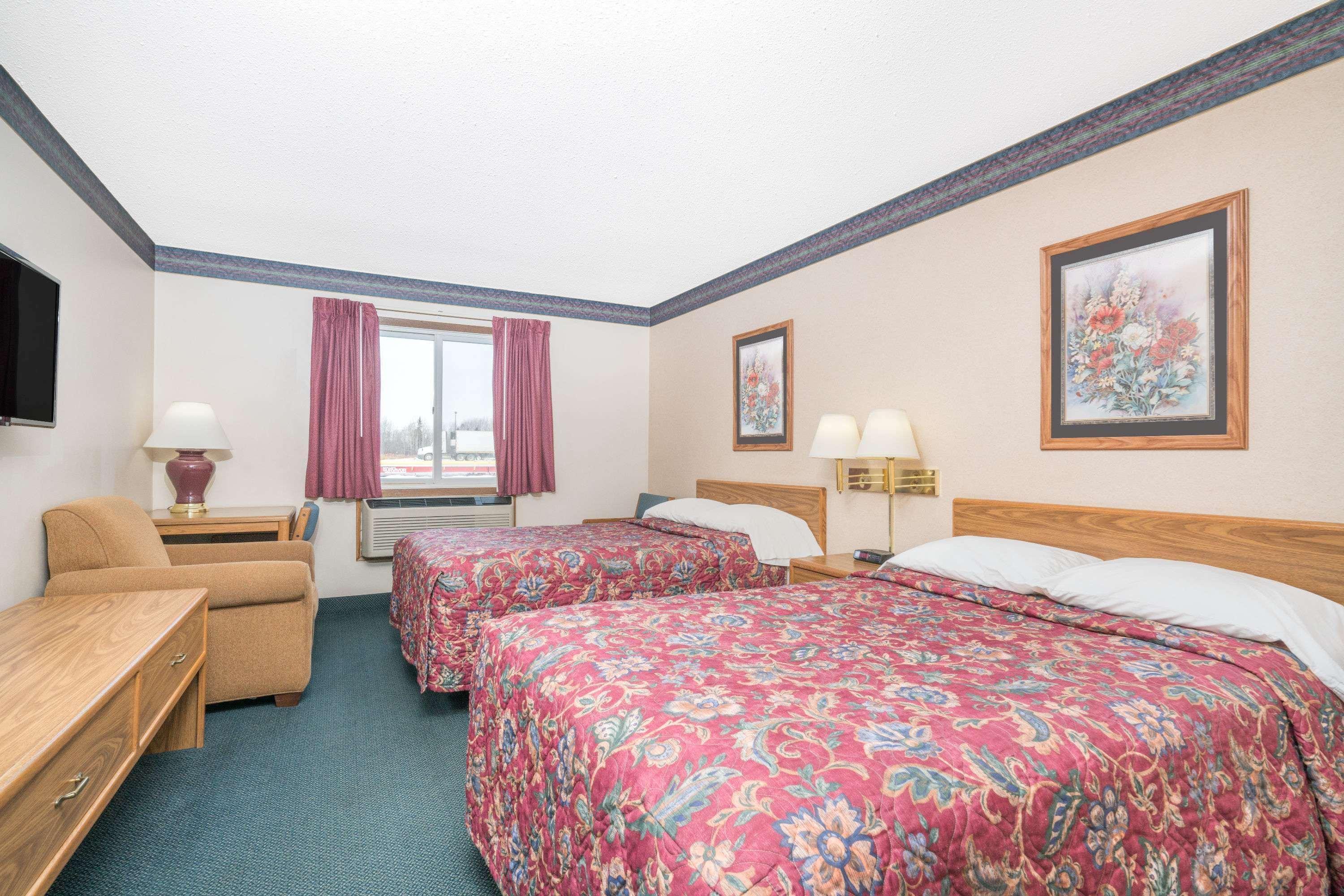 Super 8 By Wyndham Superior Wi Hotel Exterior photo