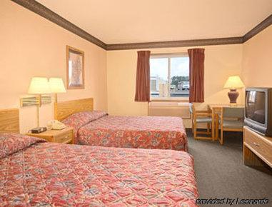 Super 8 By Wyndham Superior Wi Hotel Room photo